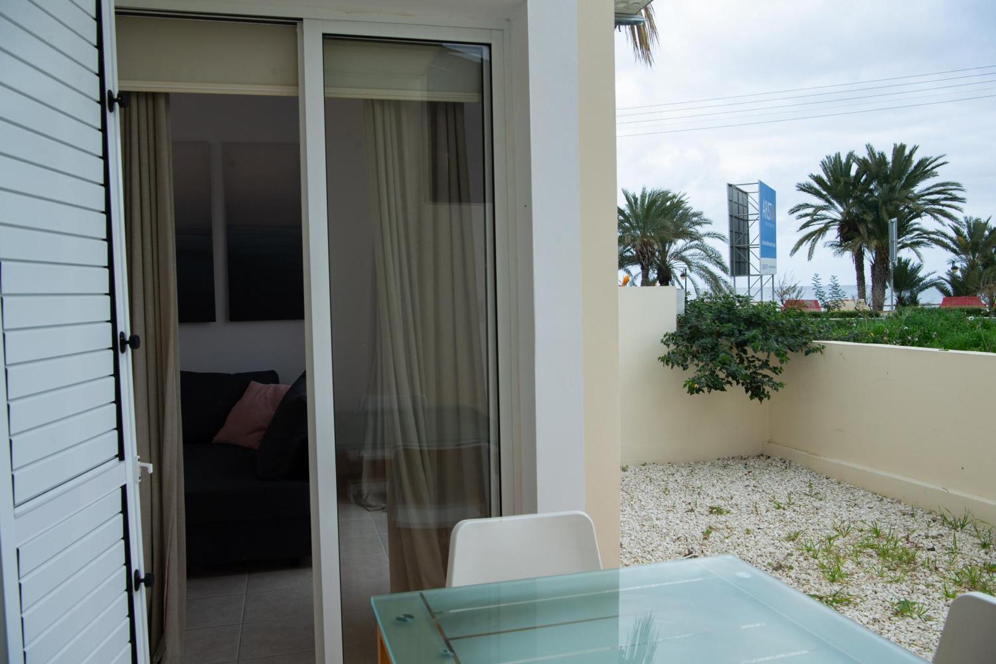 Path Latchi Beachfront Apartments Exteriér fotografie
