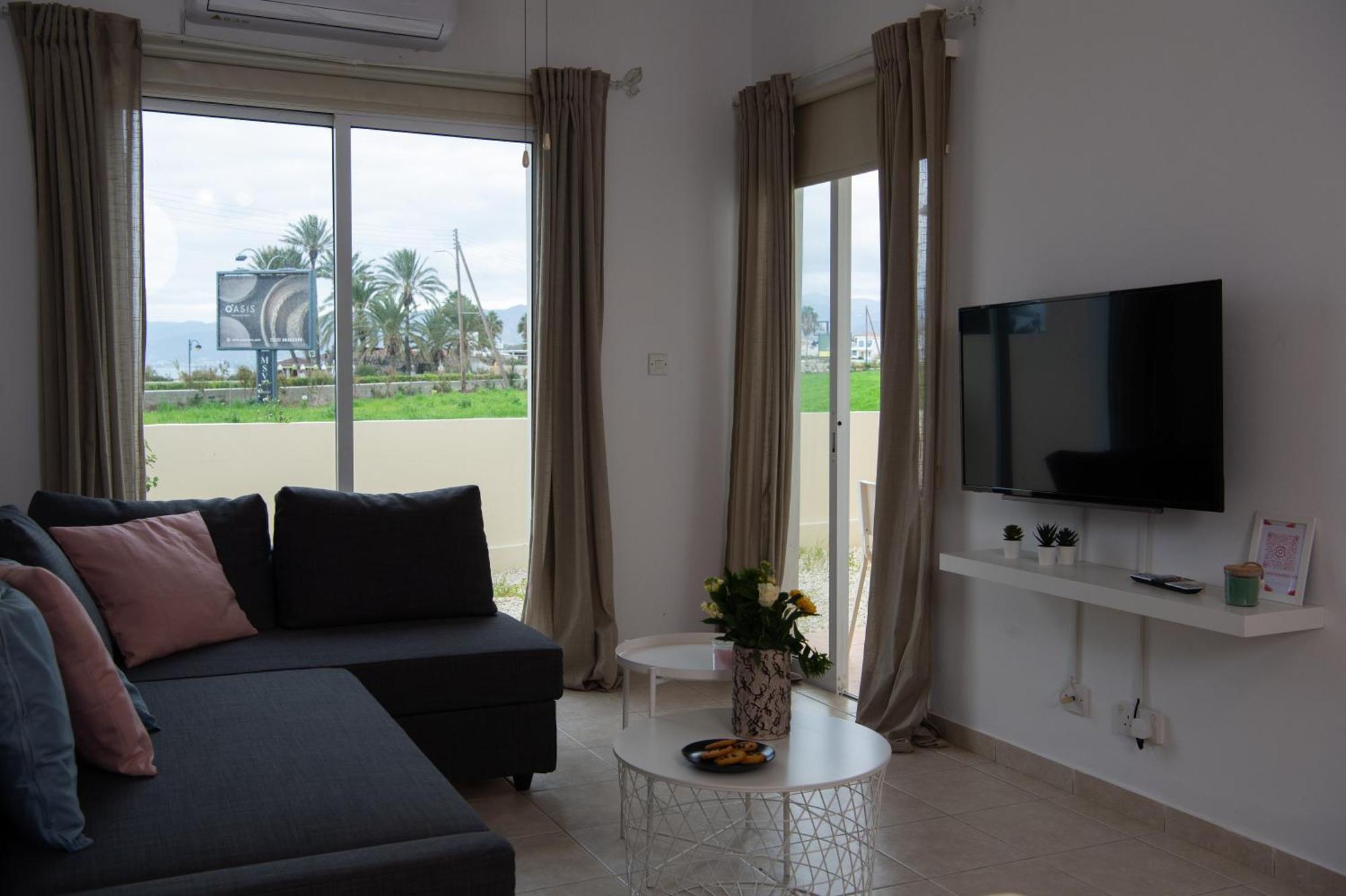 Path Latchi Beachfront Apartments Exteriér fotografie